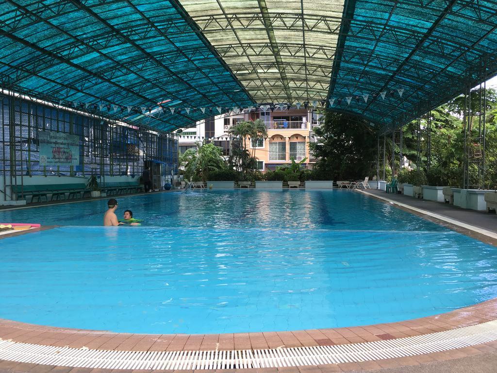 Park Avenue@Huamark Bangkok Bagian luar foto
